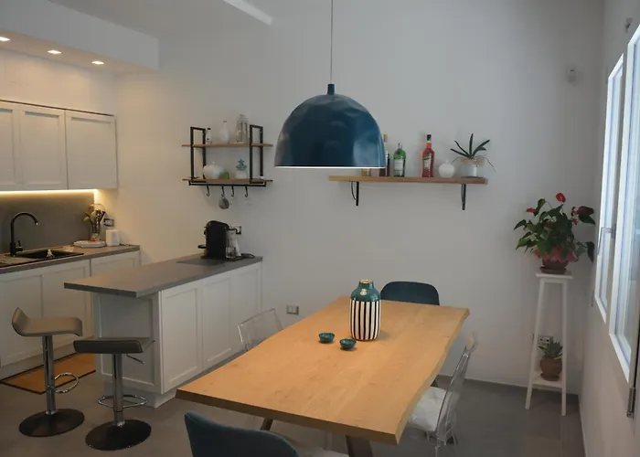 Vila Elisabetta Torre Santa Sabina