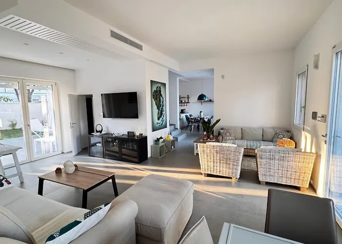 Elisabetta * Torre Santa Sabina